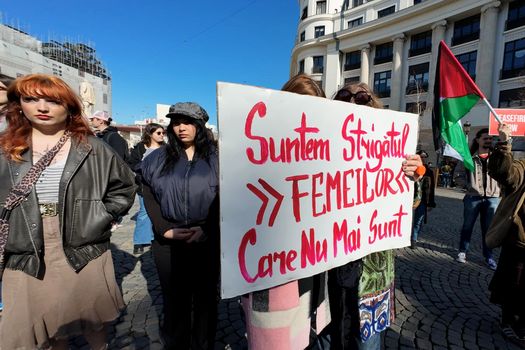manifestatie-in-piata-universitatii,-de-8-martie,-pentru-drepturile-femeilor