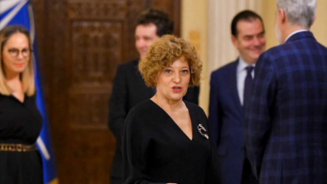 peste-2200-de-sesizari-pe-platforma-„fara-hartie”.-gheorghiu:-statul-stie-sa-se-saboteze-el-pe-el-singur