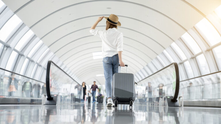 incepand-de-azi,-intra-in-vigoare-noi-reguli-pe-aeroporturile-din-bucuresti.-ce-se-schimba-pentru-bagajul-de-mana