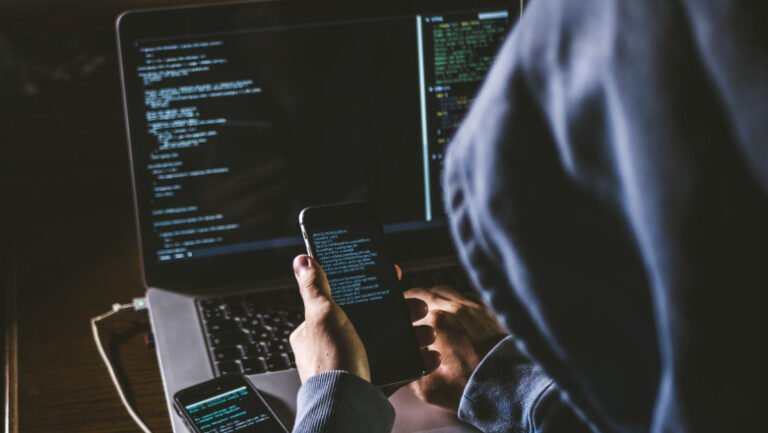 o-grupare-de-hackeri-afiliata-iranului-revendica-atacuri-impotriva-unor-companii-americane.-„fiecare-lovitura-va-primi-o-riposta”