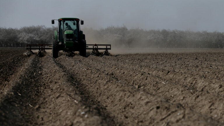 motorina-mai-ieftina-pentru-fermieri.-ministrul-agriculturii:-ar-putea-costa-intre-4-si-4,5-lei-pe-litru