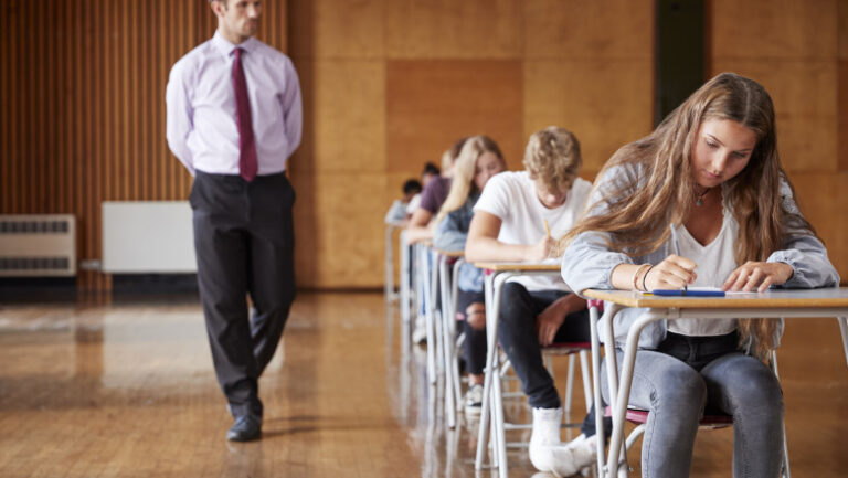 ministrul-educatiei-anunta-ca-peste-8.700-de-profesori-evaluatori-s-au-inscris-pentru-simularea-evaluarii-nationale