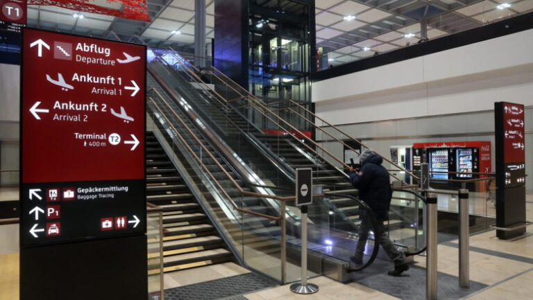 aeroportul-din-berlin-si-a-suspendat-activitatea,-dupa-semnalarea-prezentei-unei-drone