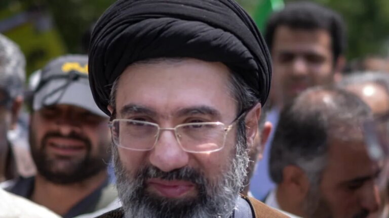 reuters:-serviciile-de-informatii-americane-nu-vad-un-risc-iminent-de-prabusire-a-conducerii-iraniene