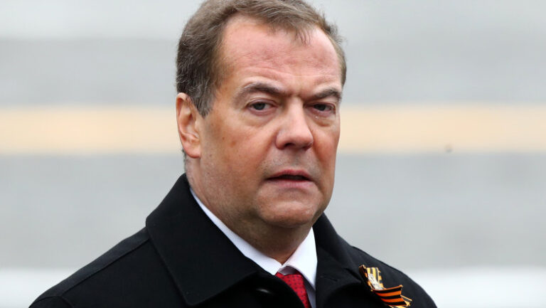 nou-delir-marca-medvedev:-sua-pregatesc-o-apocalipsa-zombi