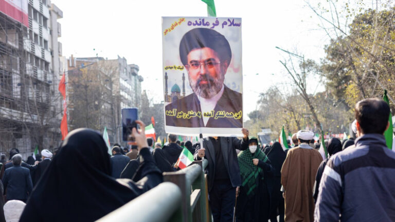 alegerea-lui-mojtaba-khamenei-ca-lider-suprem-arata-ca-masinaria-de-razboi-iraniana-poate-merge-pe-pilot-automat