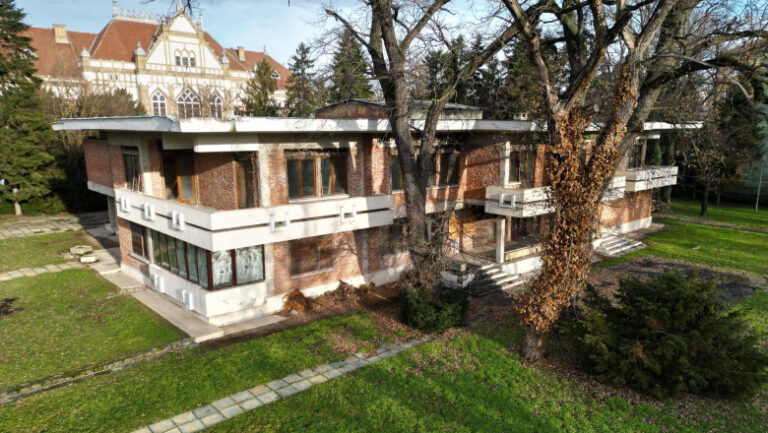 vila-de-protocol-a-lui-ceausescu,-din-timisoara,-a-reintrat-in-patrimoniul-judetului.-in-ce-vor-autoritatile-locale-sa-o-transforme