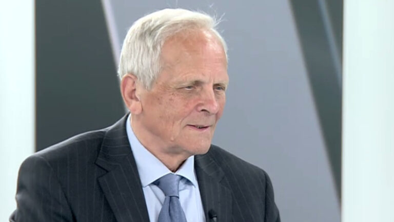 theodor-stolojan:-scaderea-accizelor-la-carburanti-ar-fi-o-greseala.-mergem-tintit,-nu-intreaga-tara-are-aceleasi-suferinte