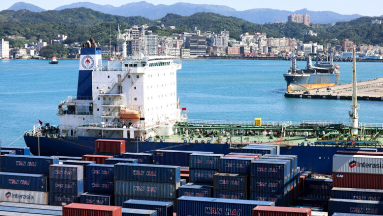conflictul-din-orientul-mijlociu-loveste-afacerile-globale:-preturi-in-crestere-si-rute-comerciale-in-pericol