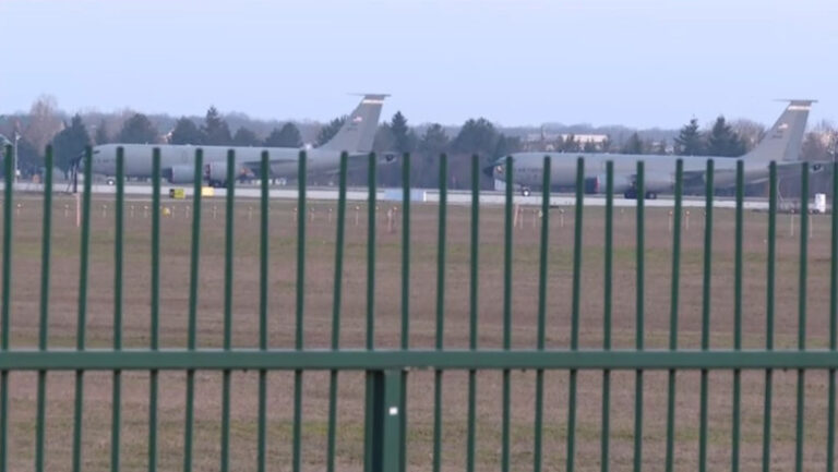 ministrul-apararii,-despre-cele-3-avioane-tip-cisterna-sosite-in-romania:-„au-venit-insotite-de-militari-asociati”