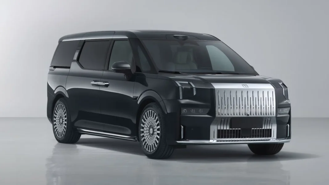 zeekr-009:-mpv-ul-de-lux-cu-912-cp-care-rescrie-legile-fizicii.-doar-in-china-puteai-vedea-un-minivan-atat-de-puternic