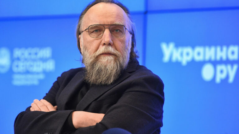 ideologul-lui-putin-cere-rusilor-sa-renunte-complet-la-internet:-pot-fluiera-la-ferestre-pentru-a-comunica
