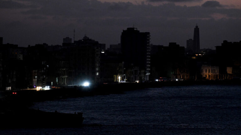 blackout-total-in-cuba.-intreaga-insula-a-ramas-fara-electricitate,-pe-fondul-blocadei-petroliere-impuse-de-trump