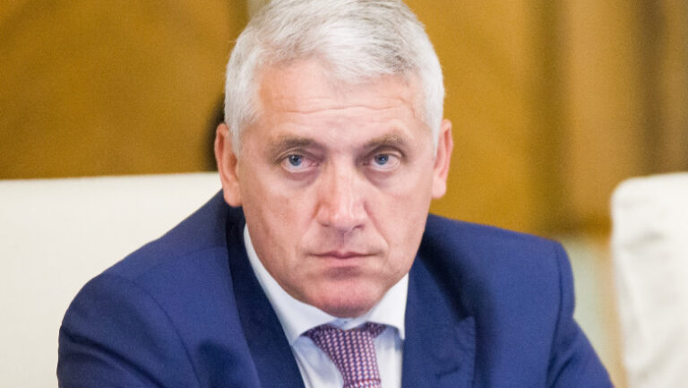 angajatul-aep-acuzat-ca-era-in-dubai-in-concediu-medical-a-demisionat.-institutia:-„demisia-nu-il-scapa-de-raspundere”