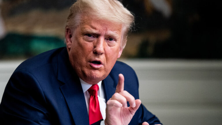 casa-alba:-trump-suspenda-restrictiile-pentru-transportul-petrolului-in-sua,-pe-fondul-crizei-energetice