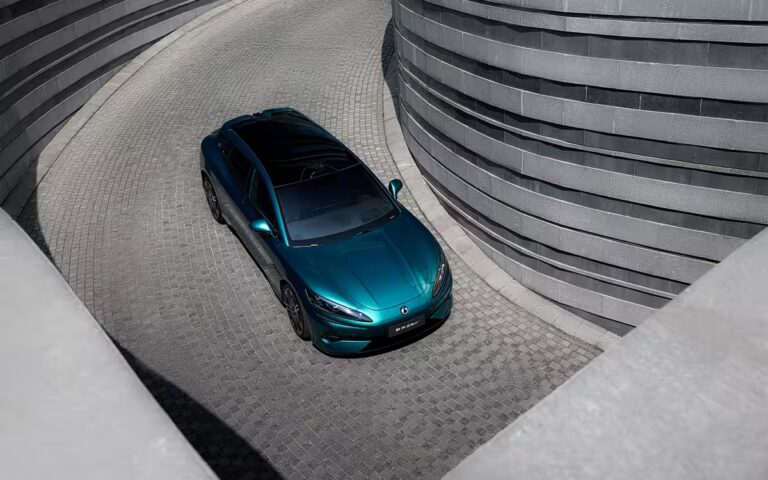 razboiul-autonomiei-in-2026:-poate-noul-bmw-i3-sa-detroneze-„monstrii”-de-1.000-km-din-china?