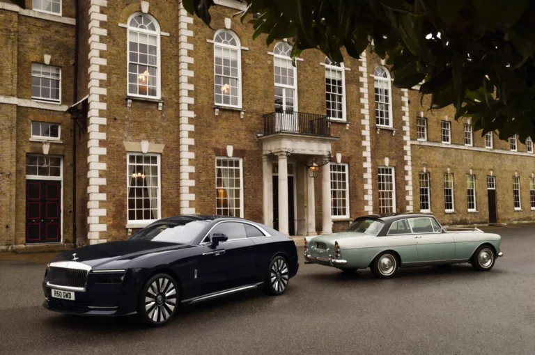 rolls-royce-face-pasul-inapoi:-clientii-„prefera-un-v12”-in-locul-motoarelor-electrice