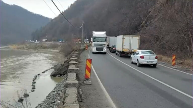 zeci-de-soferi-de-camion-au-fost-amendati-pe-valea-oltului:-ce-regula-au-incalcat