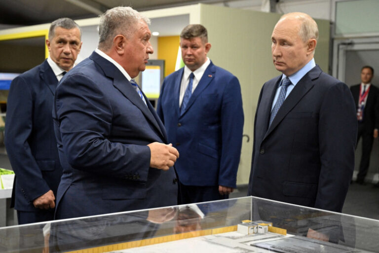 „salvatorul-neasteptat-al-moscovei”:-cum-profita-principalul-operator-al-petrolierelor-din-flota-fantoma-a-rusiei-de-razboiul-din-iran