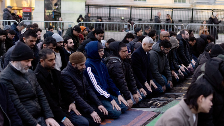 scandal-la-londra-dupa-o-rugaciune-publica-a-comunitatii-musulmane:-„un-act-de-dominatie” scandal-la-londra-dupa-o-rugaciune-publica-a-comunitatii-musulmane:-„un-act-de-dominatie”
