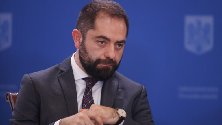 radu-burnete,-despre-pretul-carburantului:-„e-posibil-sa-sara-de-10-lei”.-scenarii-luate-in-calcul-de-consilierul-lui-nicusor-dan