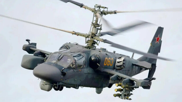 momentul-in-care-o-drona-ucraineana-doboara-un-elicopter-rus-ka-52-„alligator”.-echipajul,-vanat-la-sol-de-o-a-doua-drona