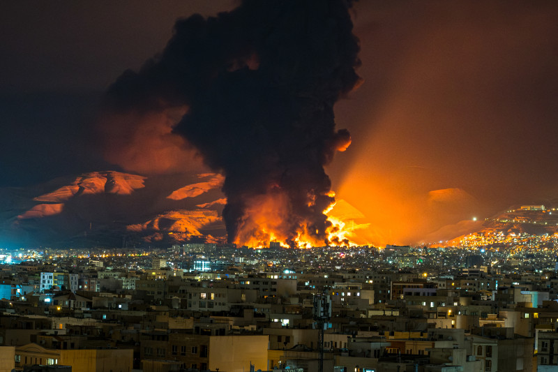razboiul-sua-iran-accelereaza-criza-climatica:-5-milioane-de-tone-de-dioxid-de-carbon,-emise-in-doar-14-zile-de-bombardamente razboiul-sua-iran-accelereaza-criza-climatica:-5-milioane-de-tone-de-dioxid-de-carbon,-emise-in-doar-14-zile-de-bombardamente