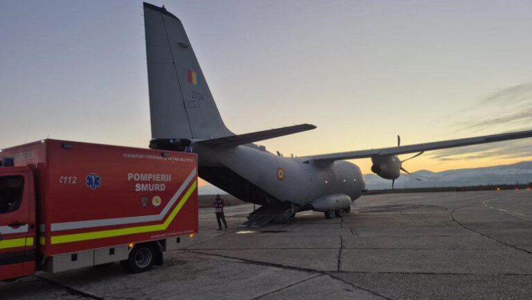 trei-pacienti-cu-arsuri,-transferati-in-germania-cu-o-aeronava-c-27j-spartan-a-fortelor-aeriene-romane