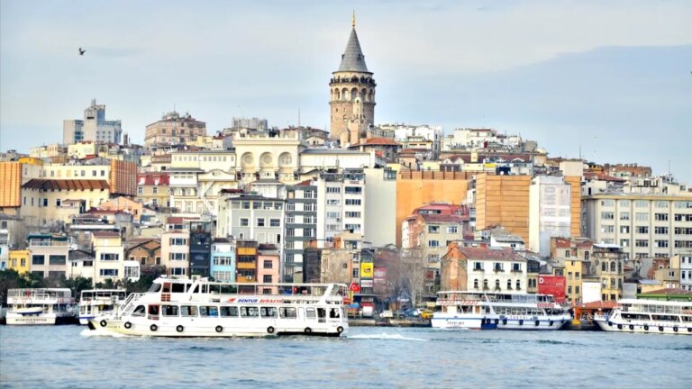 doua-cladiri-s-au-prabusit-in-istanbul-in-urma-unei-explozii-de-gaz-cu-cateva-zile-inaintea-barajului-cu-romania