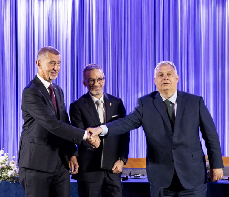 internationala-populista-se-prabuseste.-razboiul-lui-trump-contra-iranului-a-aruncat-in-aer-alianta-maga-cu-extrema-dreapta-din-europa