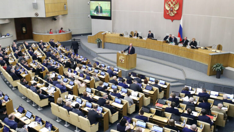parlamentul-lui-putin-reinvie-„poporul-sovietic”-si-cere-pedepsirea-rusilor-care-neaga-„genocidul”-acestuia-la-ani-de-inchisoare