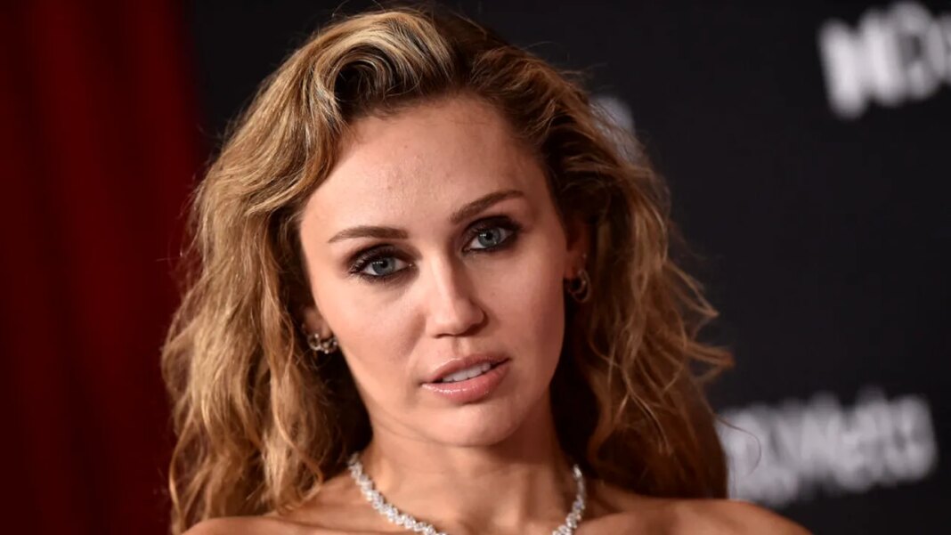miley-cyrus-a-revenit-la-„hannah-montana”