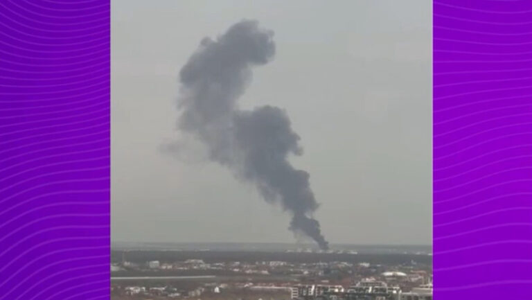incendiu-intr-un-bloc-in-constructie-din-tunari,-langa-capitala:-fumul-negru-se-vede-de-la-kilometri-departare
