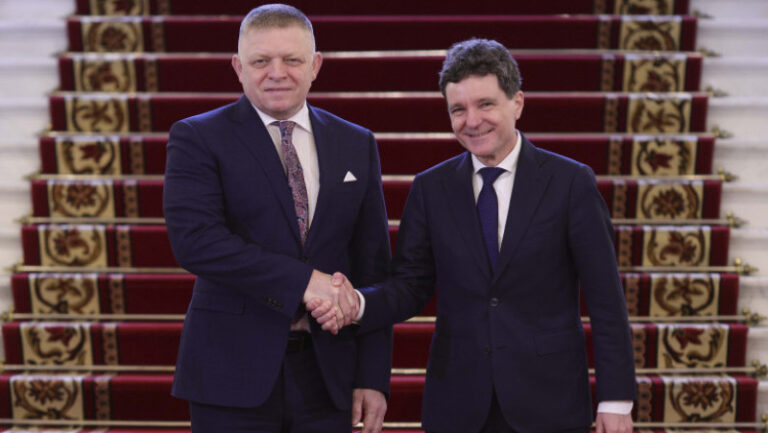 premierul-slovac,-primit-de-nicusor-dan-la-palatul-cotroceni.-robert-fico-va-avea-discutii-cu-ilie-bolojan