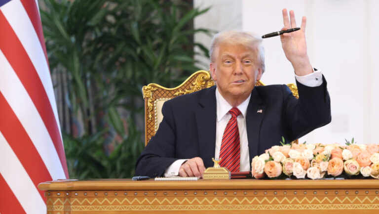 decizie-fara-precedent-in-sua:-semnatura-lui-donald-trump-va-aparea-pe-bancnotele-americane