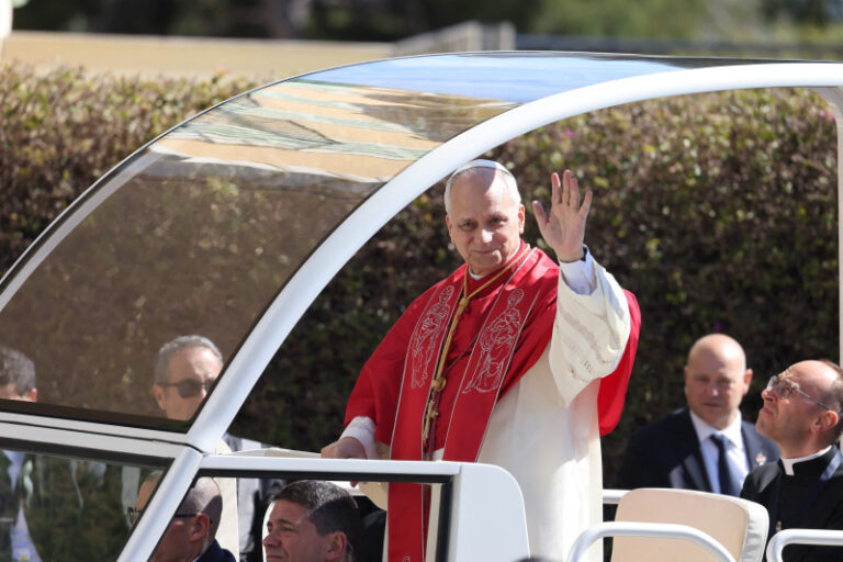 papa-leon-al-xiv-lea-a-sosit-la-monaco:-„credinta-schimba-lumea-daca-ne-asumam-responsabilitatile-istorice”