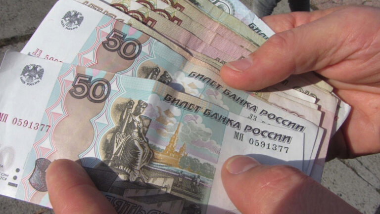 kremlinul-isi-intensifica-controlul-asupra-mediului-de-afaceri.-rezultatul,-opus-celui-scontat:-creste-economia-subterana