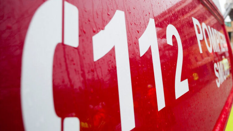 explozie-puternica-intr-un-bloc-din-caracal:-25-de-persoane-au-fost-evacuate.-o-femeie,-transportata-la-spital