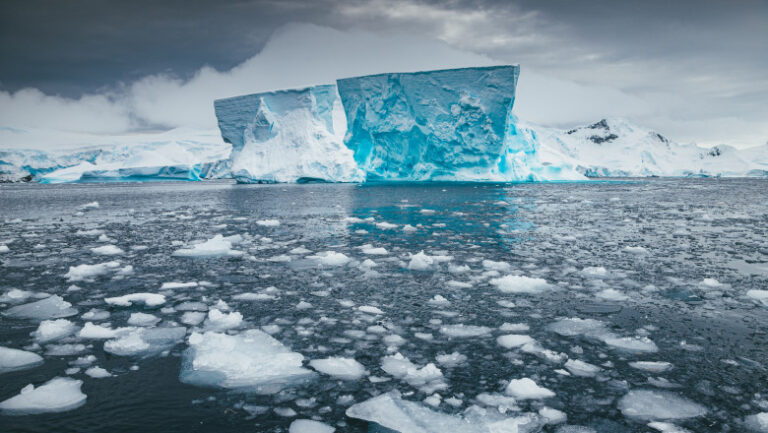 antarctica-s-ar-putea-incalzi-de-1,4-ori-mai-rapid-decat-restul-emisferei-sudice-in-urmatoarele-decenii-(studiu)