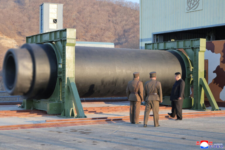 coreea-de-nord-testeaza-un-motor-pentru-rachete-capabile-sa-atinga-sua.-kim-jong-un:-„o-faza-importanta-a-schimbarii”