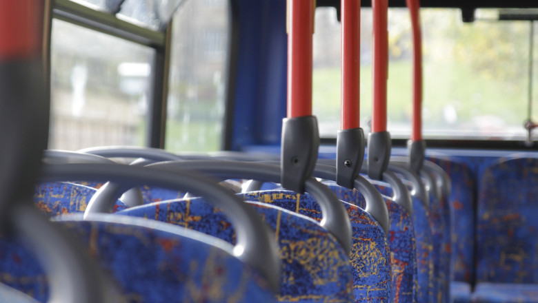 tanar-prins-de-jandarmi-cu-spray-lacrimogen-si-cutit-intr-un-autobuz-din-bacau tanar-prins-de-jandarmi-cu-spray-lacrimogen-si-cutit-intr-un-autobuz-din-bacau