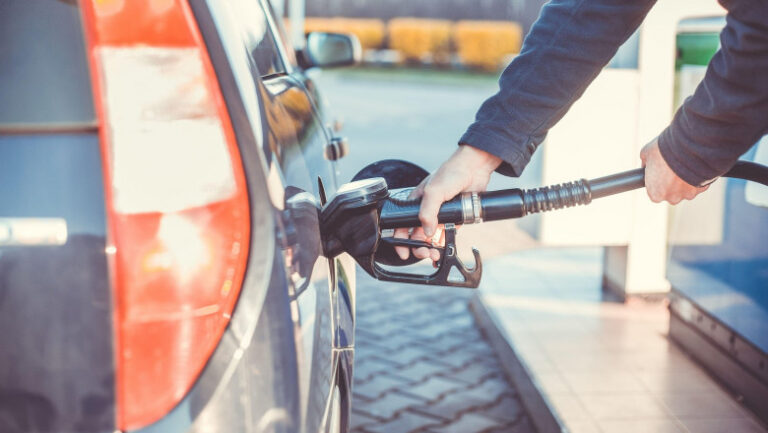 bogdan-ivan-propune-doua-variante-pentru-scaderea-pretului-carburantului.-ministrul-energiei-anunta-sedinta-de-lucru,-luni