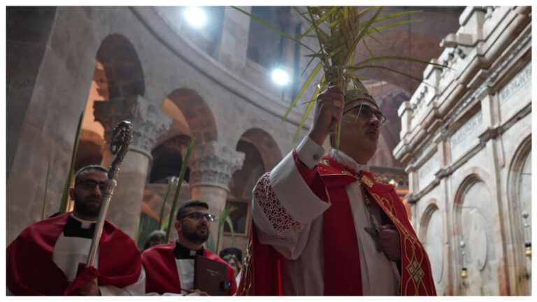 patriarhul-latin-al-ierusalimului,-impiedicat-de-politia-israeliana-sa-celebreze-duminica-floriilor-la-biserica-sfantului-mormant