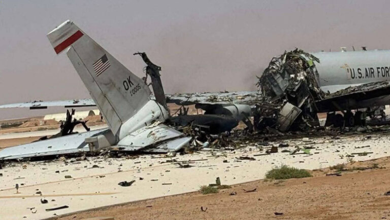 cum-arata-un-avion-radar-american-complet-distrus-de-iranieni-intr-o-baza-militara-din-arabia-saudita