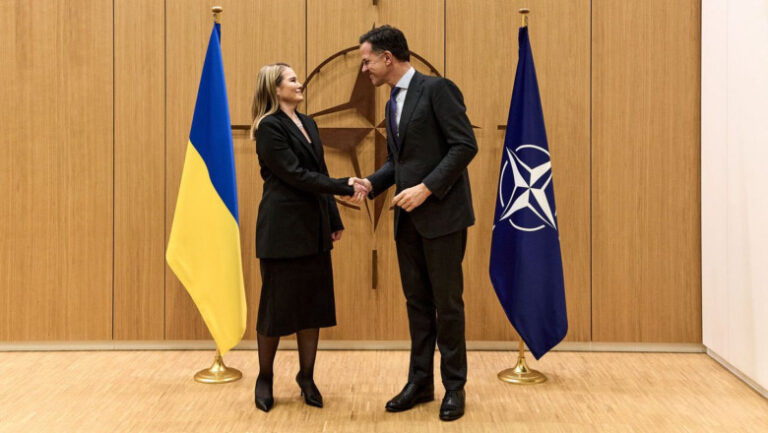 „ucraina-a-fost-scutul-europei-merita-sa-fie-sabia-nato”.-kievul-cere-integrare-deplina-in-alianta