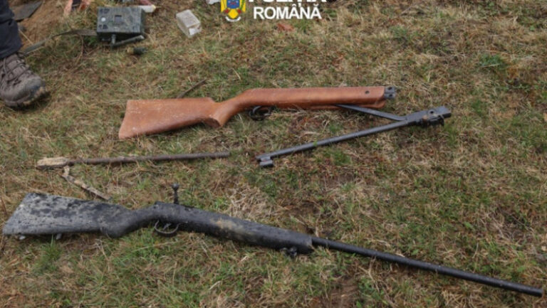 arme-letale-ilegale,-ascunse-in-pamant-si-folosite-la-braconaj.-zeci-de-perchezitii-in-bistrita-nasaud:-11-suspecti-vizati