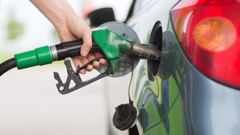guvernul-decide-maine-cu-cat-scade-pretul-carburantilor:-motorina-poate-ajunge-la-14-lei/l.-„mai-grav-decat-crizele-din-’73-si-2022”