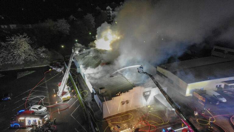 incendiu-violent-intr-un-club-din-germania:-aprovimativ-750-de-persoane-se-aflau-in-interior