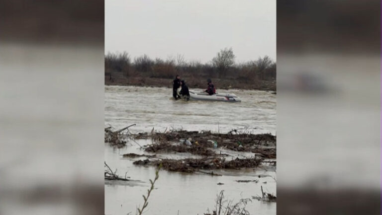 risc-de-inundatii-in-vrancea.-locuitorii-din-doua-comune-au-primit-ordin-de-evacuare-prin-ro-alert,-un-drum-s-a-surpat-dupa-o-viitura