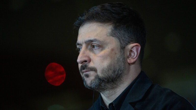 zelenski:-rusia-a-fotografiat-de-trei-ori-baza-aeriana-a-sua-din-arabia-saudita,-inaintea-atacului-iranian-asupra-acesteia